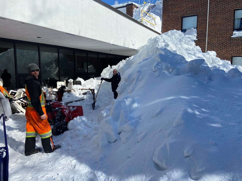 déneigement de toiture commercial Brillot-Net