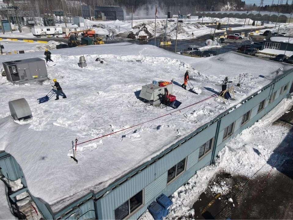 déneigement de toiture industriel Brillot-Net