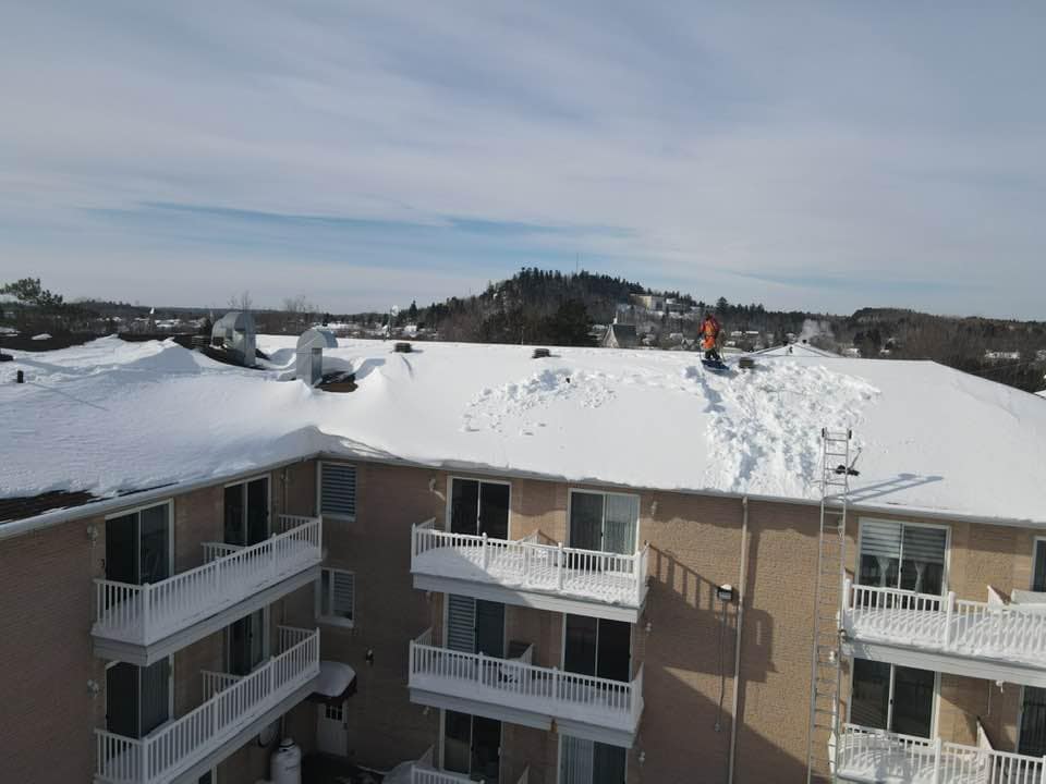 déneigement de toiture résidentiel Brillo-Net